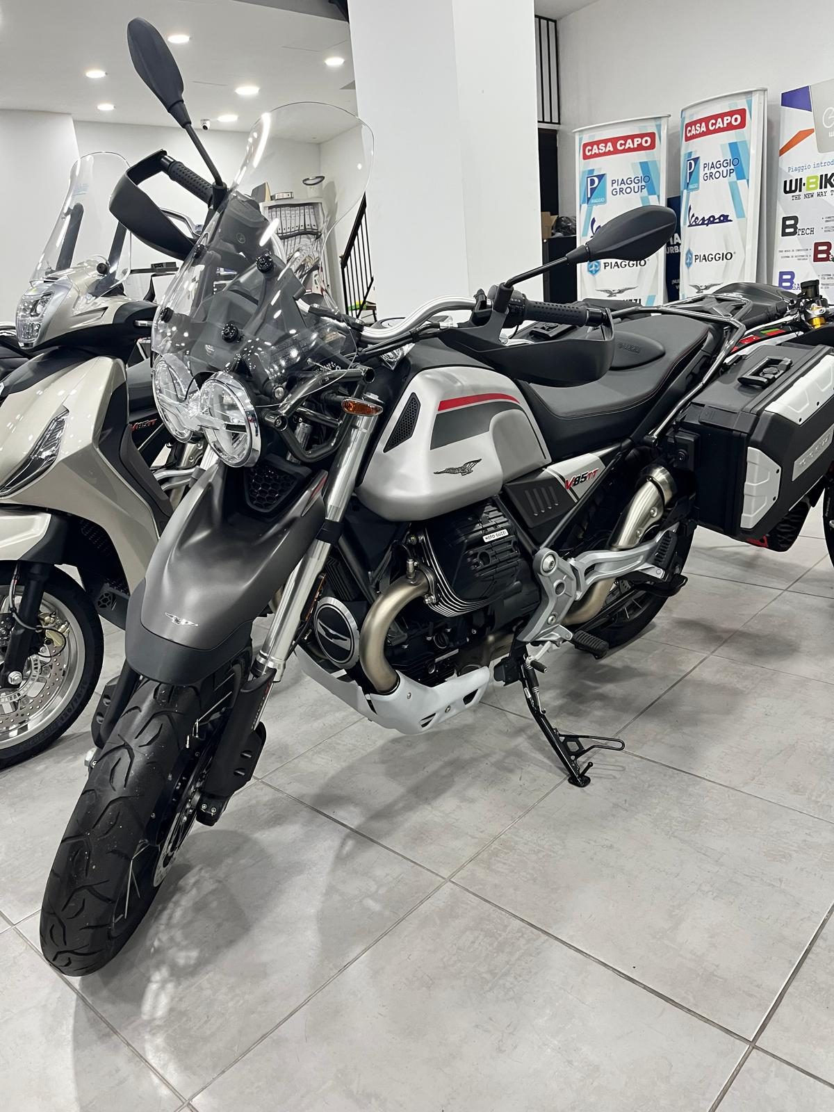 MOTO GUZZI V85 TT TRAVEL